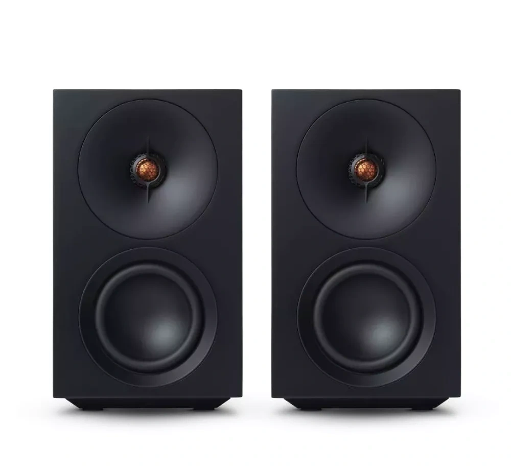 Cambridge Audio L/R S + gramofon Spira Czarny – zbliżenie frontu obu kolumn