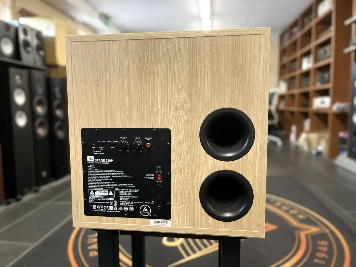 JBL Stage 2 220P (latte) - OUTLET – zdjęcie aktywnego subwoofera