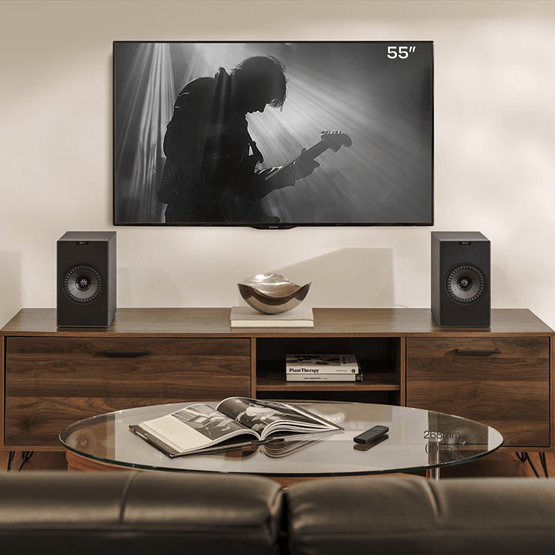 KEF CODA W Midnight Blue - kolumny aktywne – kEF CODA W Midnight Blue – kolumny aktywne na szafce pod