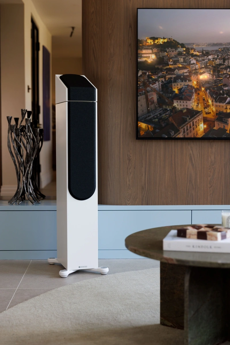Monitor Audio Silver AMS 8G biały satyna – fotografia głośnika Atmos