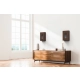 Monitor Audio Silver On-Wall 8G orzech – ujęcie kolumny w orzechowym wykończeniu